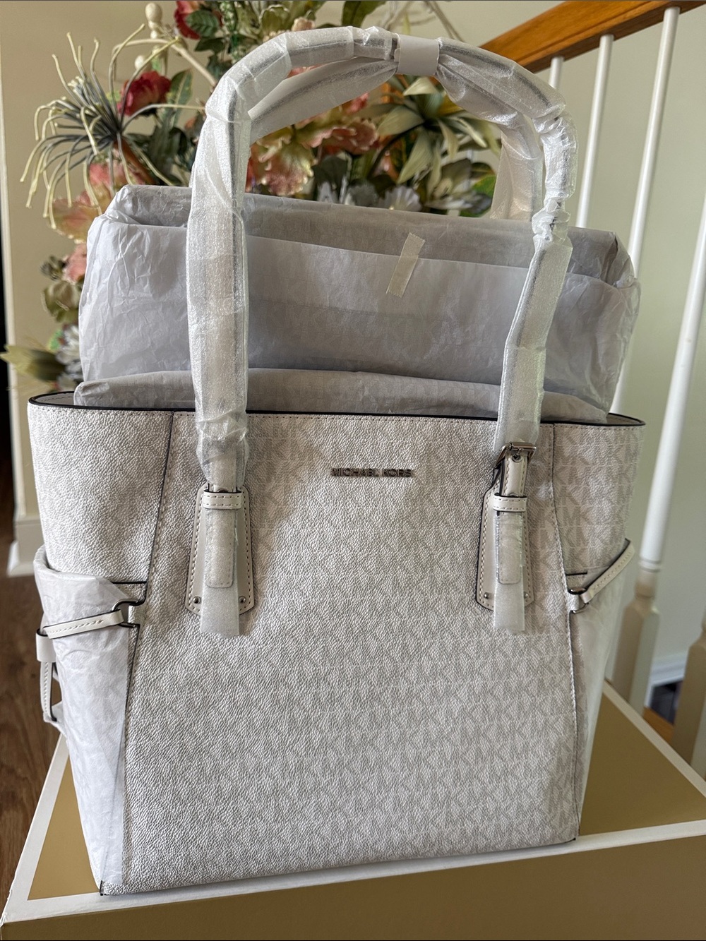 Michael Kors Voyager Tote Brand New Authentic 13x11